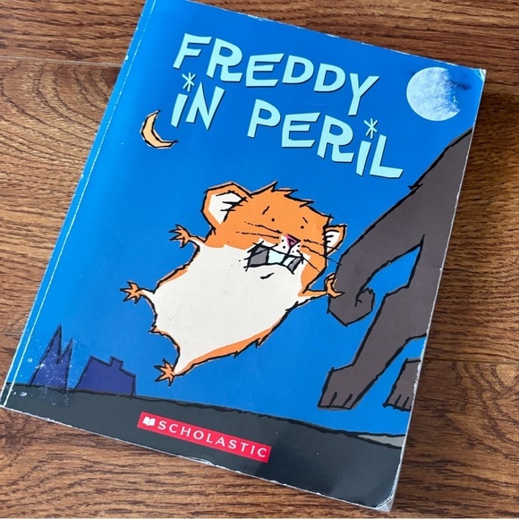 Freddy in Peril paperback book - Picture 1 of 3